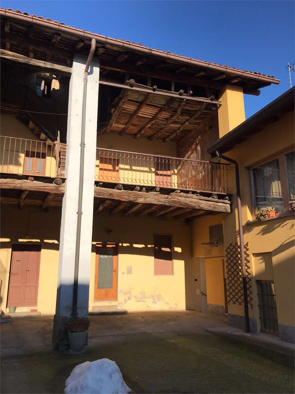Rustico/Casale/Castello in vendita in via roma , Capiago Intimiano