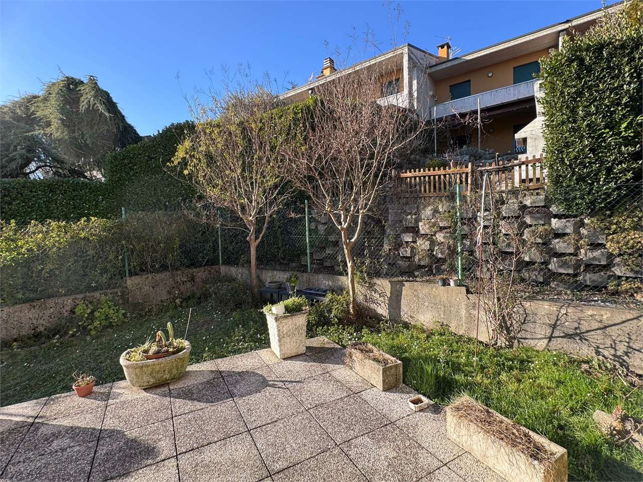 Casa indipendente in vendita a Erba (CO)