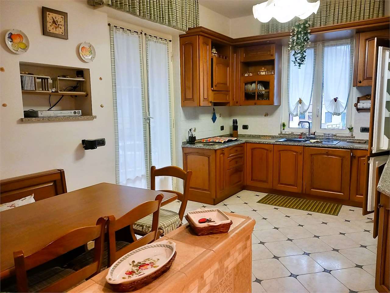 APPARTAMENTO RISTRUTTURATO, IN ZONA SEMICENTRALE