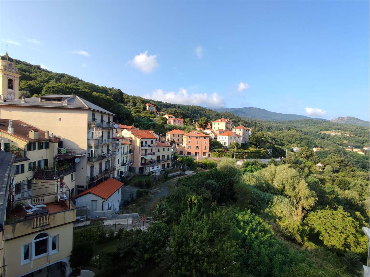 CENTRO PAESE, CON DUE CAMERE DA LETTO.