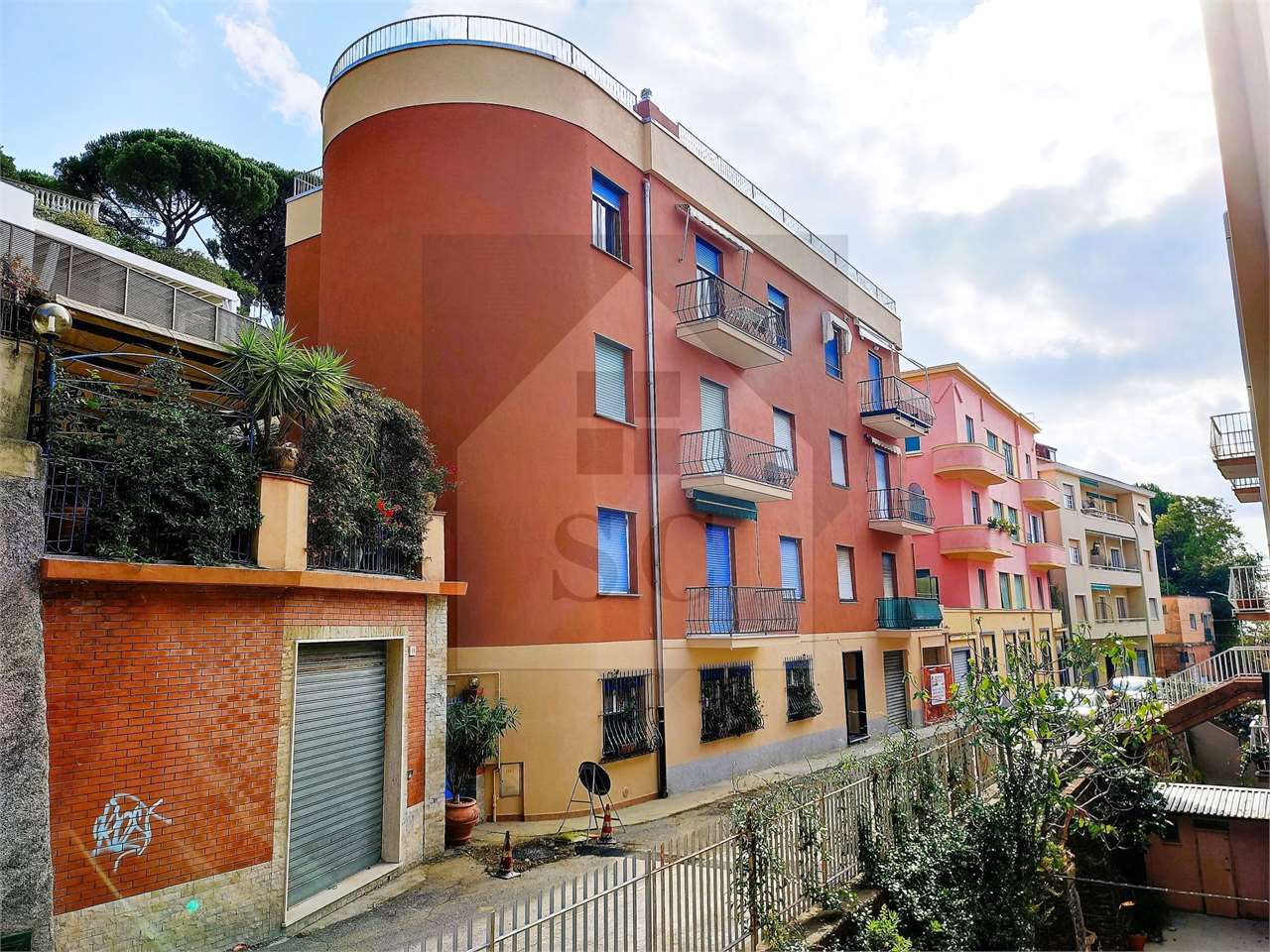 IN CENTRO PAESE, DI GENEROSA METRATURA