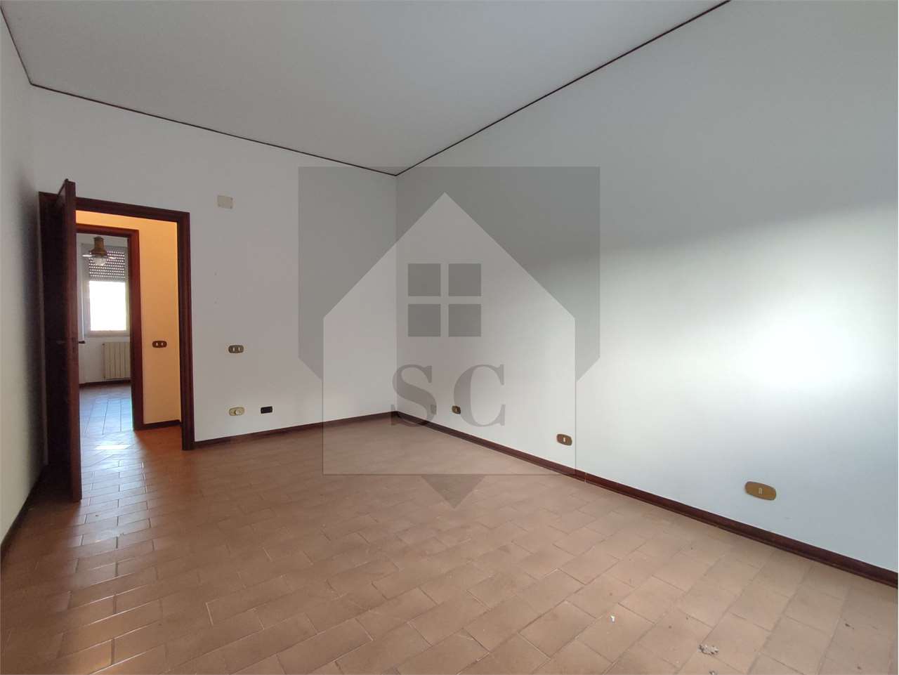 TRILOCALE DI AMPIA METRATURA CON POSTO AUTO