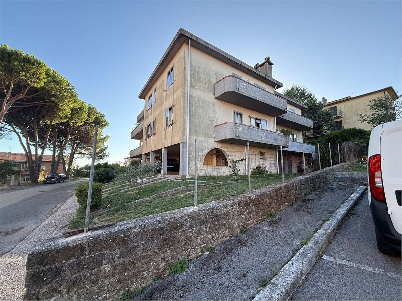 SCANSANO  Via Rossini  Appartamento 4 vani con garage