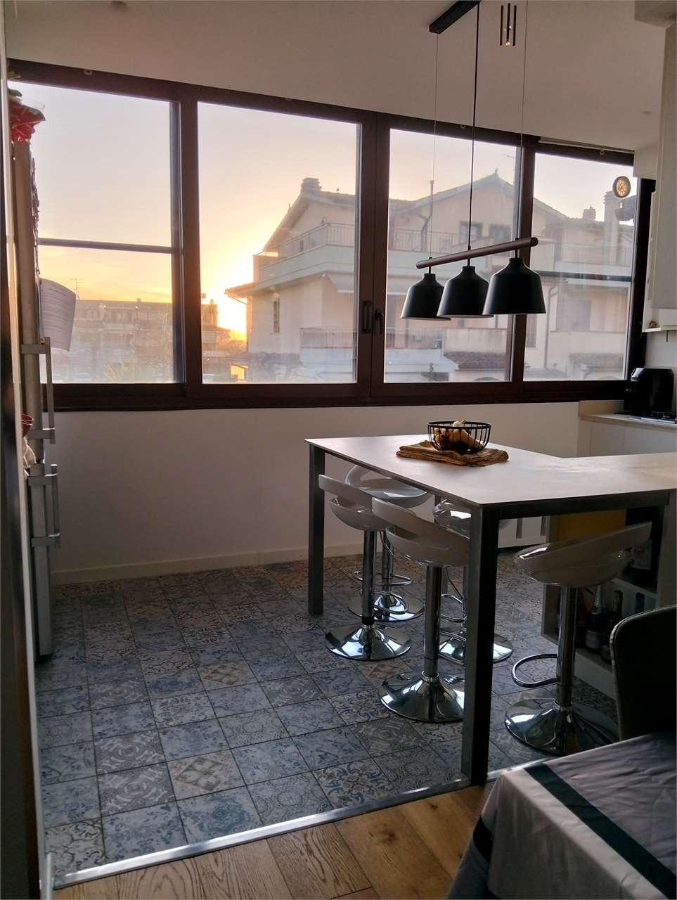 VENDESI APPARTAMENTO CON ING. INDIPENDENTE