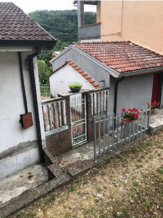 Casa indipendente in vendita a Lugagnano Val D'arda (PC)