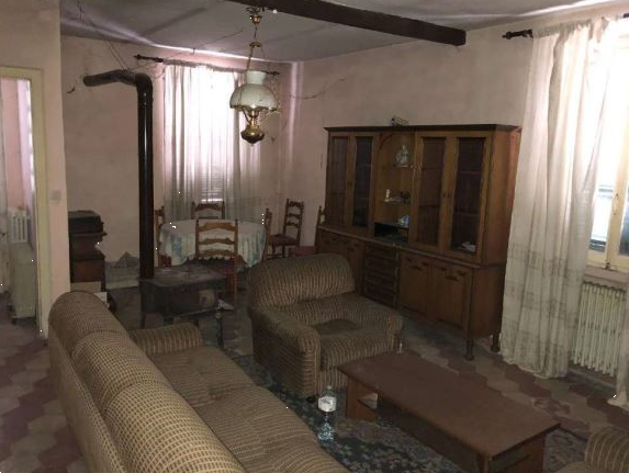 Casa indipendente in vendita a Lugagnano Val D'arda (PC)