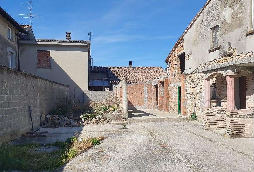 Casa indipendente in vendita a Castell'arquato (PC)