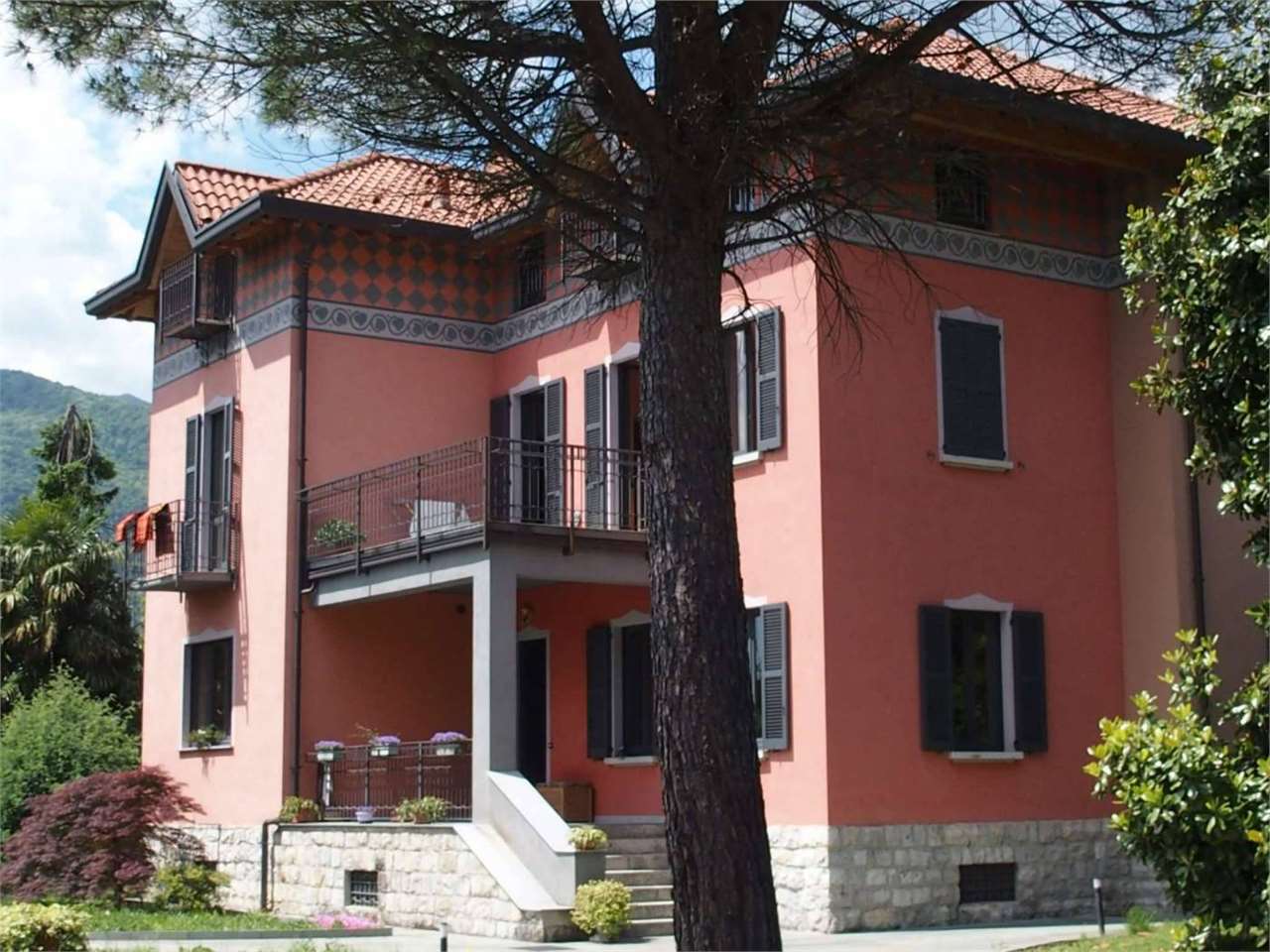 Villa unifamiliare in affitto in , Erba