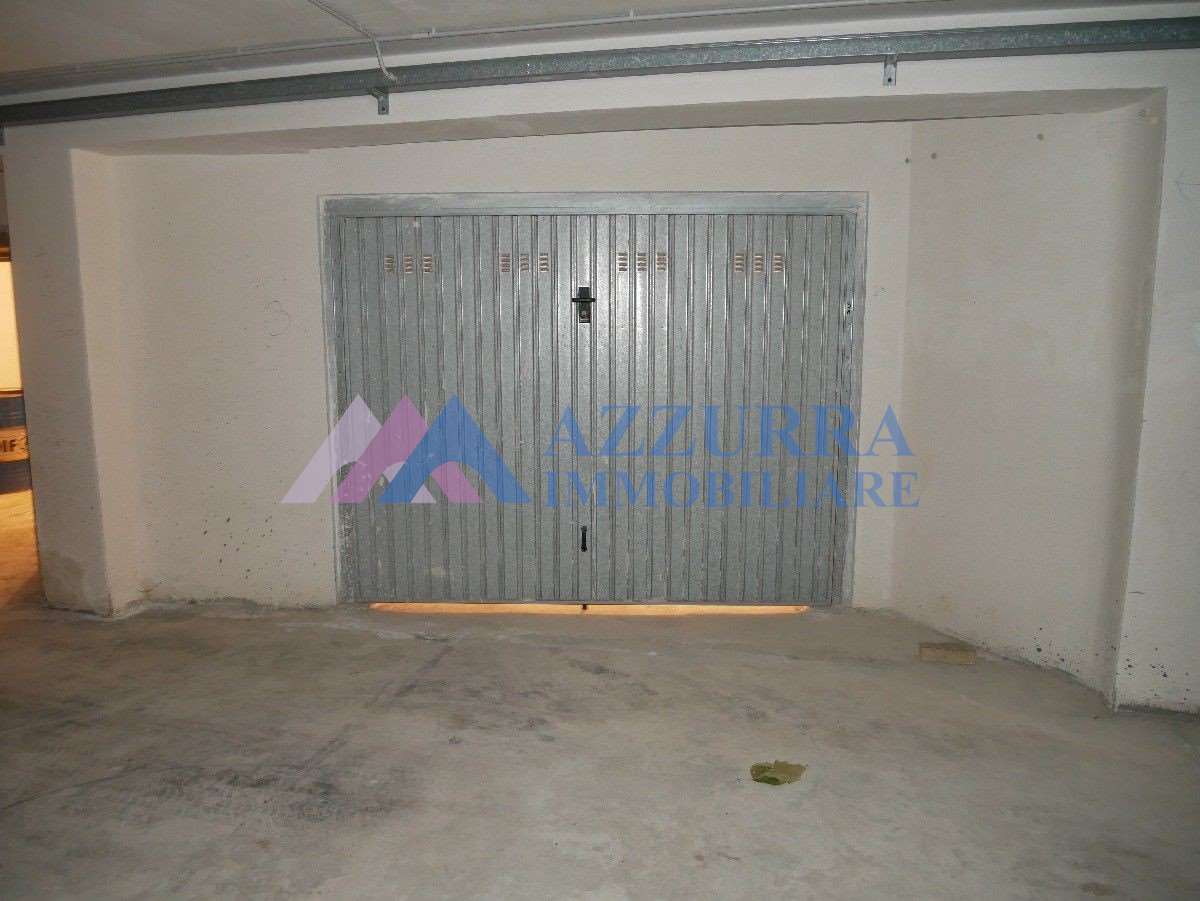 garage-box 50 metri quadri in provincia di chieti