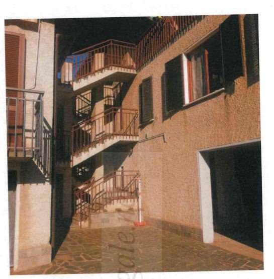 appartamento in via Grazia Deledda a Bisuschio