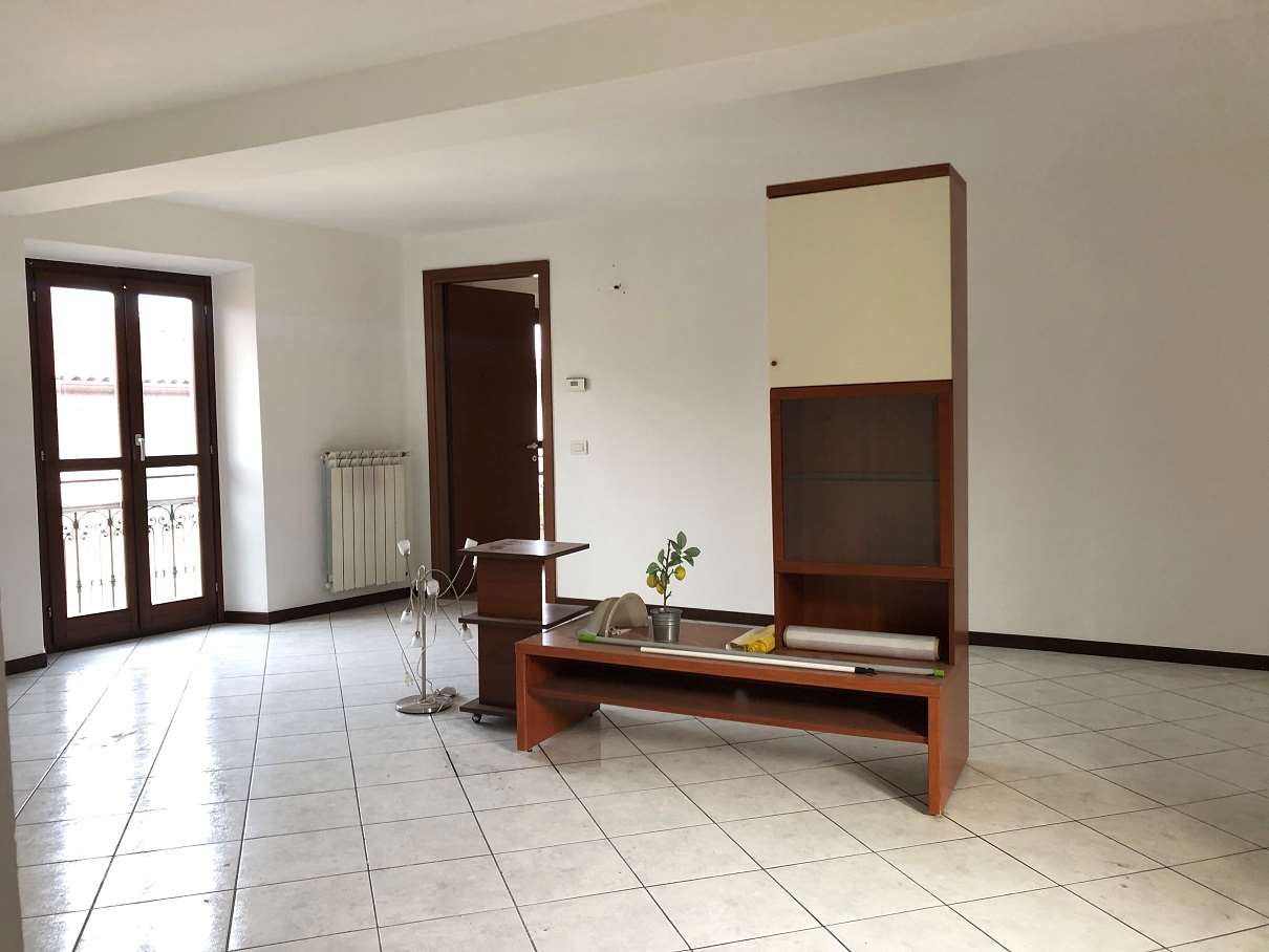 Vendita Quadrilocale Appartamento Castelletto sopra Ticino 244383