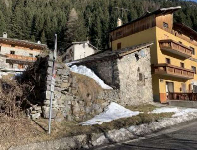 P243/24 - MAGAZZINO A VALLEVE (BG)