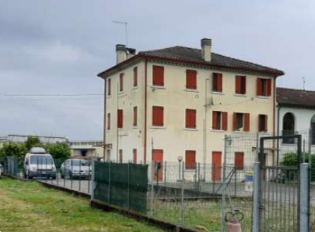 U1369/24 - Complesso immobiliare a Chiarano (TV)