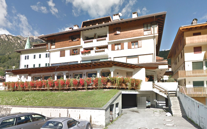 G249/25 - Locale commerciale ad Auronzo (BL)