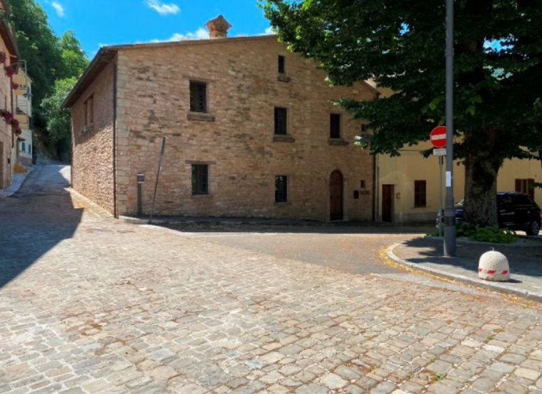 E587/25 - Villetta a Piobbico (PU) 