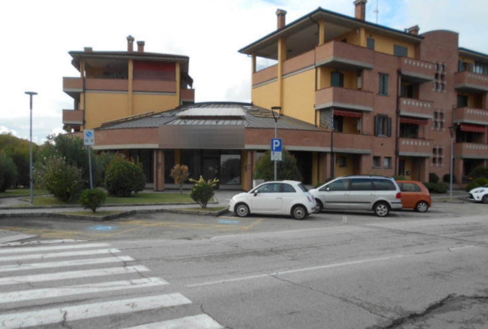 A657/25 - Negozio a San Pietro in Casale (BO)