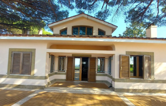 D380/25 - Villa a Frascati (RM)