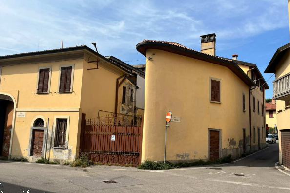 U1492/25 - Complesso immobiliare a Besana in Brianza (MB)