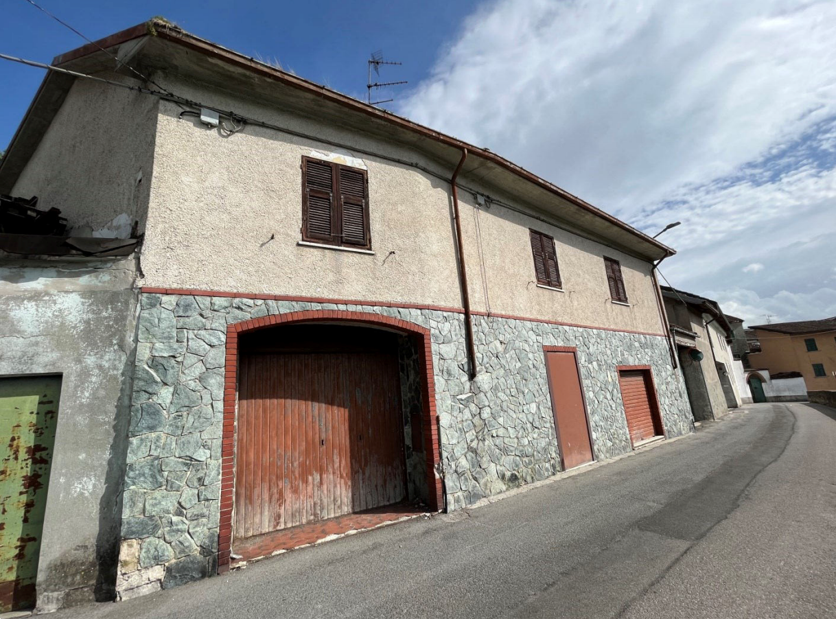 P2666/25 - Casa a Gavi (AL)