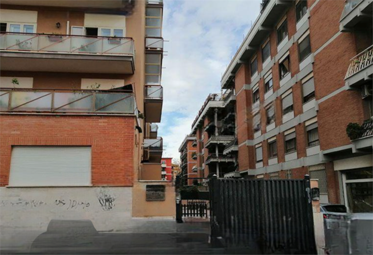 P2706/25 - Ufficio a Roma (RM)
