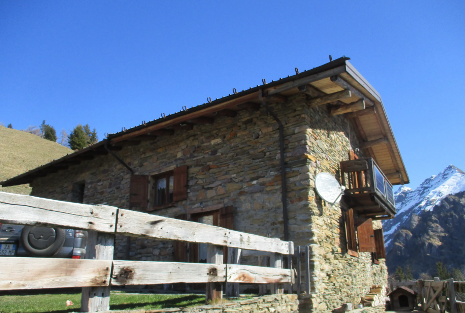 E1401/26 - Porzione di casa a Vilminore di Scalve (BG) 