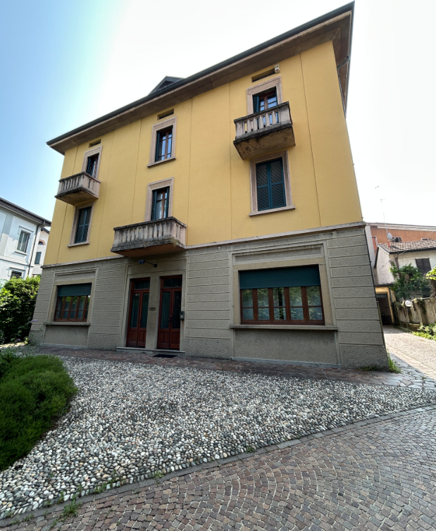E2273/26 - Ufficio a Cantù (CO) 