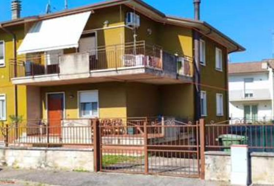 E2384/26 - Porzione di casa a Villafranca di Verona (VR)