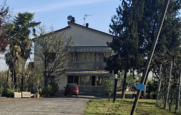E2484/26 - Complesso immobiliare a San Cesario sul Panaro (MO) 