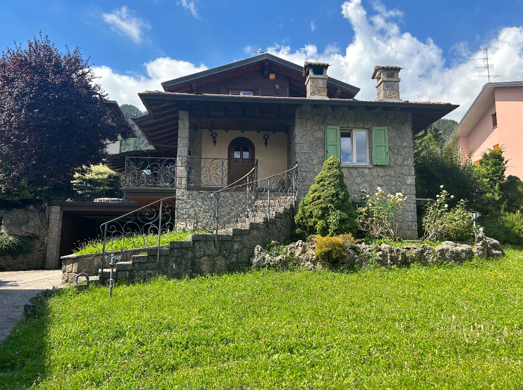 E585/24 - Villa a Castione della Presolana (BG)