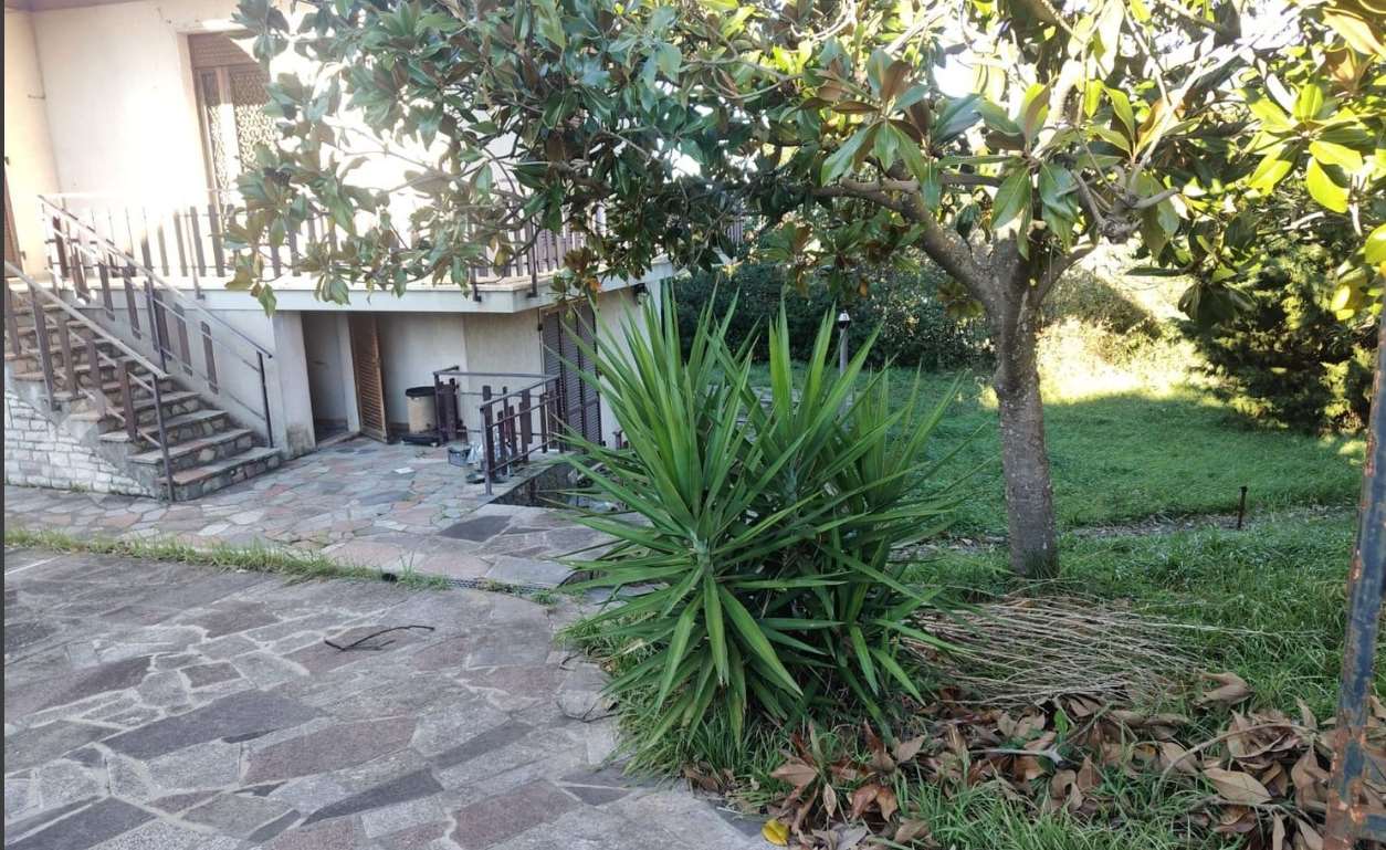 Fotografia Villa bifamiliare piccola 2