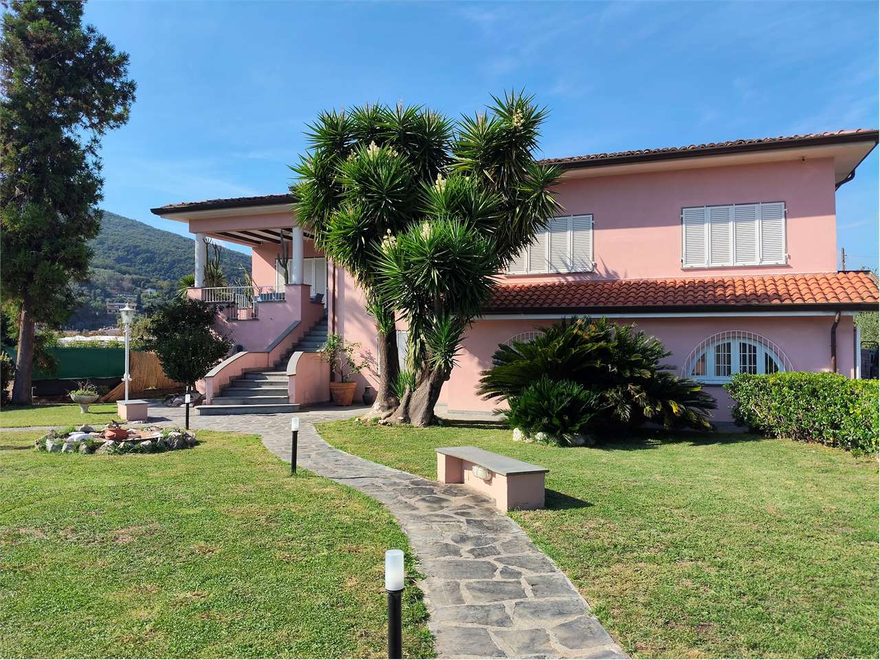 VENDITE Rustico e Casa a Ameglia – foto 1