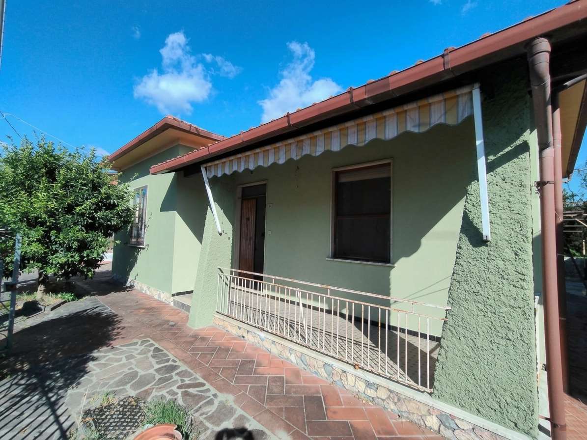 VENDITE Rustico e Casa a Castelnuovo Magra – foto 1