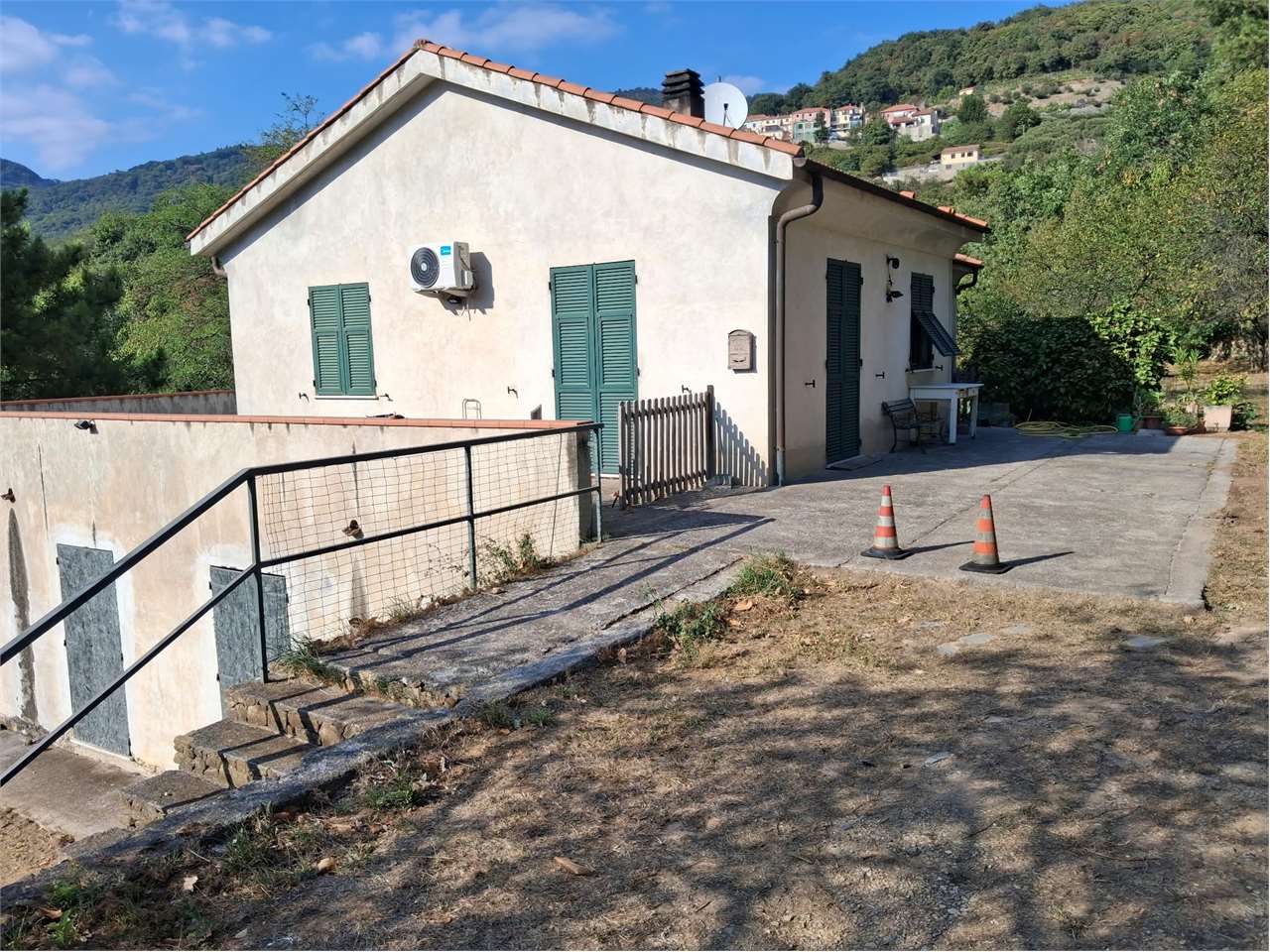 VENDITE Ville singole o a schiera a Vezzi Portio – foto 1