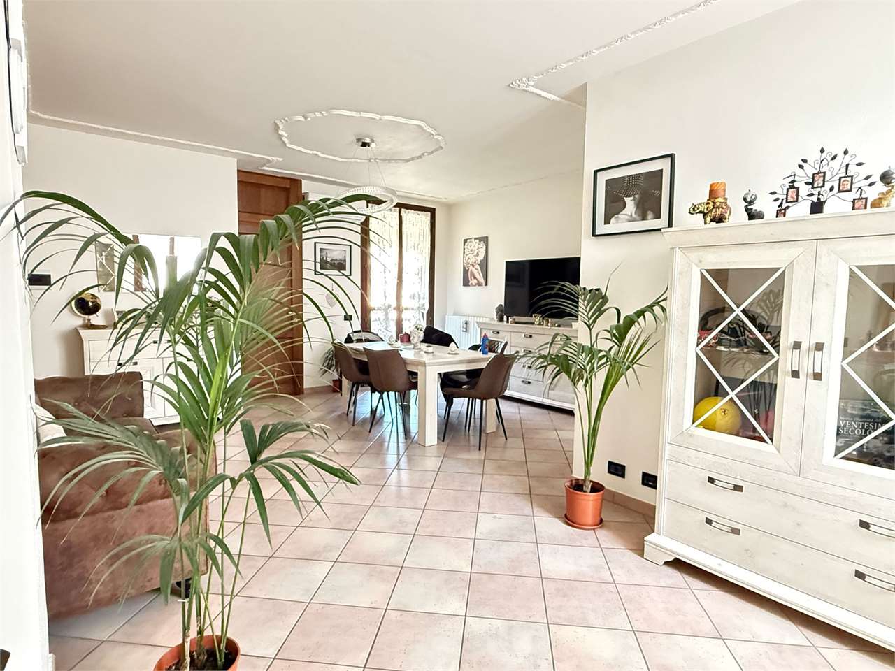 APPARTAMENTO CON 3 CAMERE 2 BAGNI 
