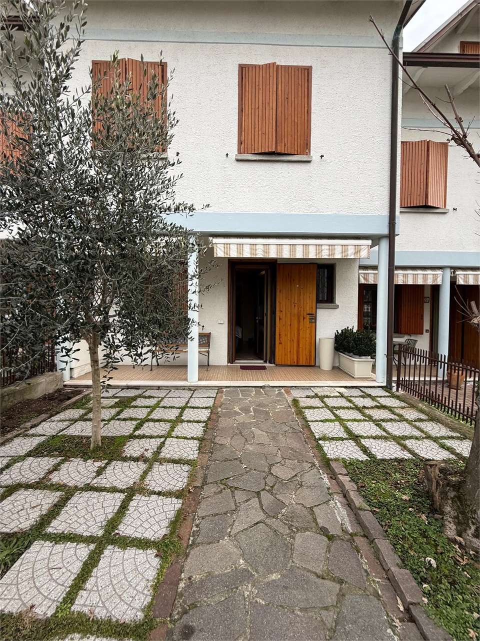 VILLA A SCHIERA 