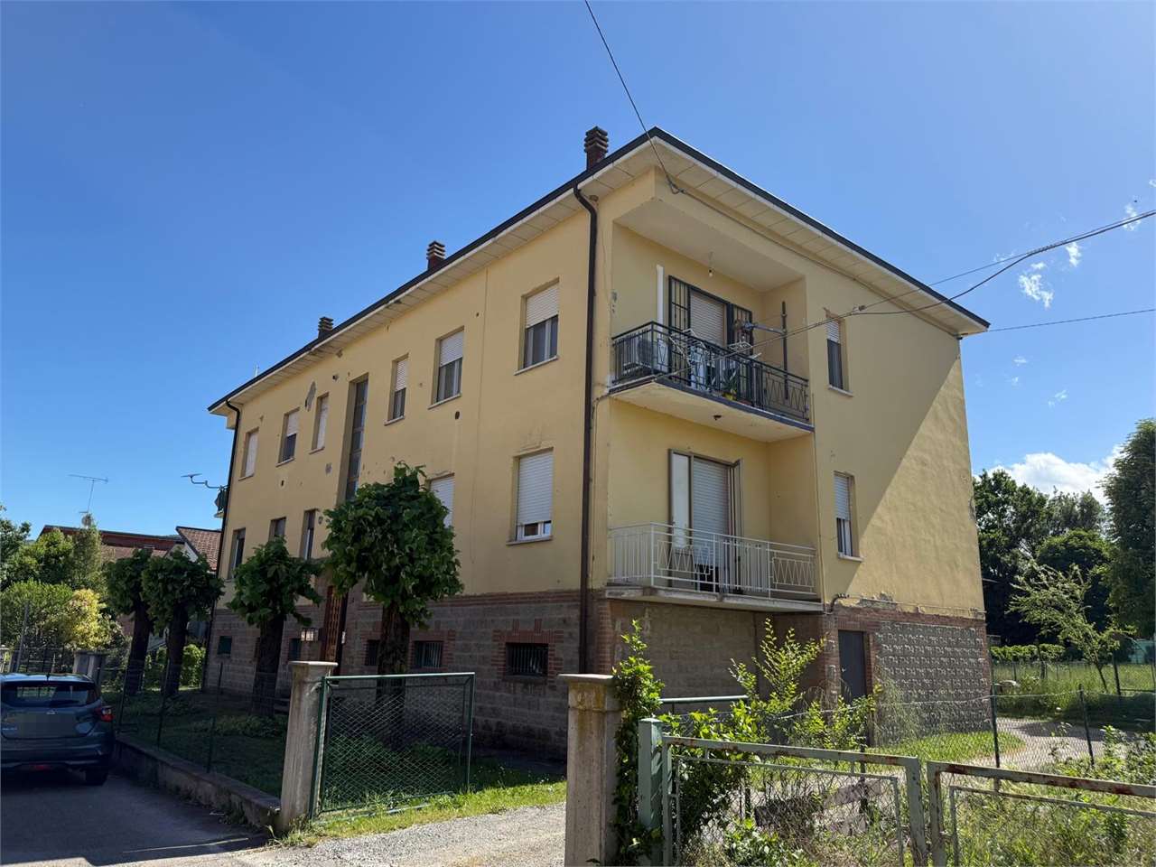APPARTAMENTO CON 3 CAMERE E AREA VERDE 