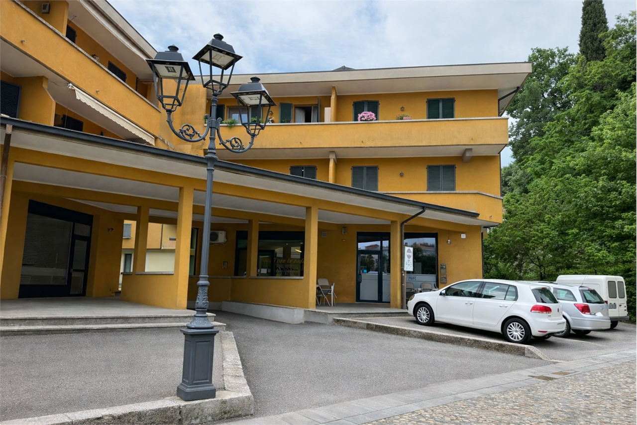 LOCALE COMMERCIALE 