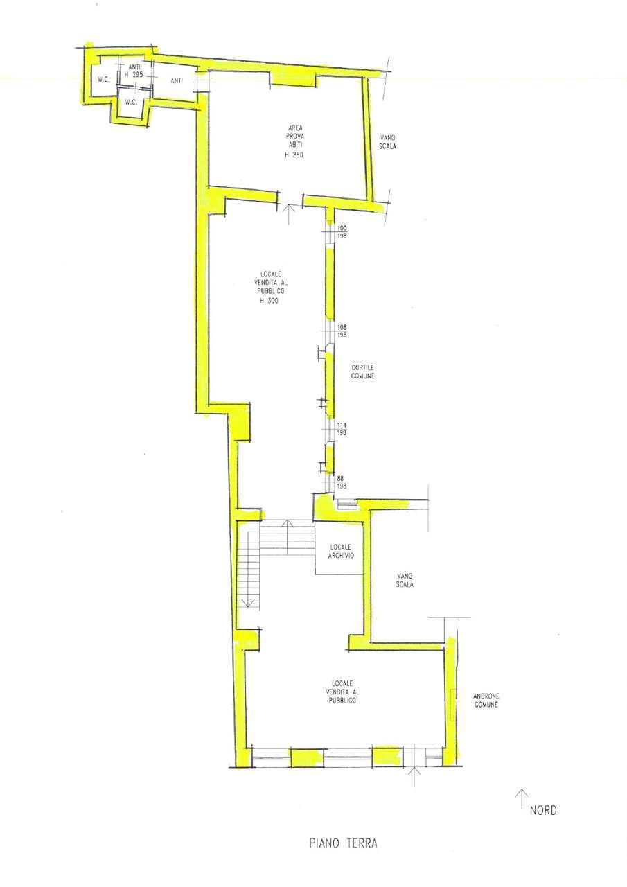 negozio in affitto a Reggio nell'Emilia in zona Città Storica