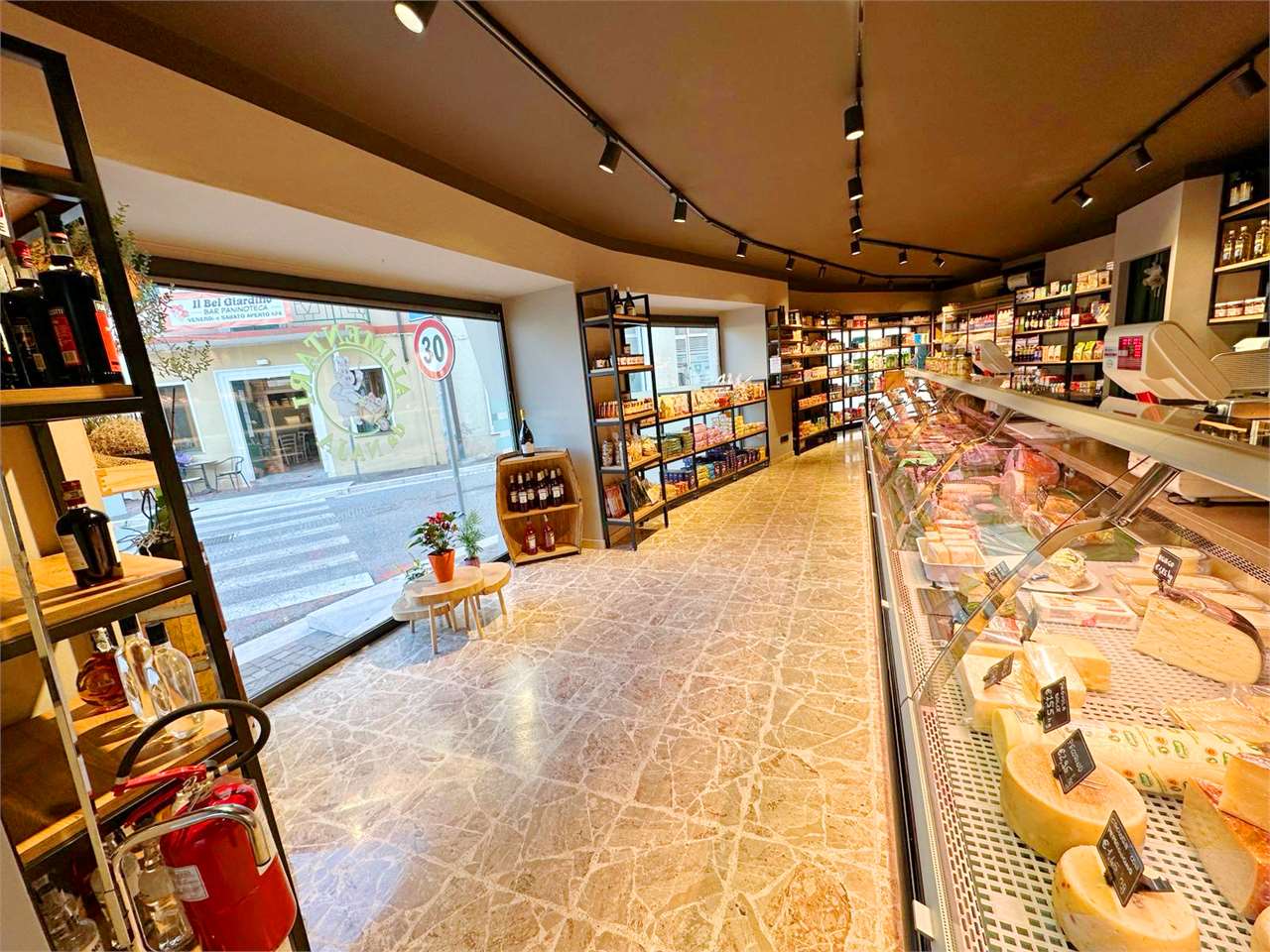 Negozio in 1 a Montecchia di Crosara (VR)