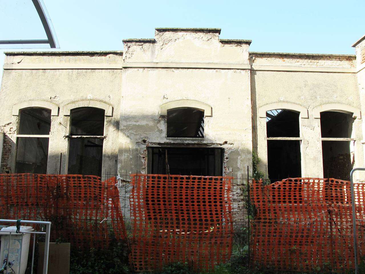 magazzino in VIA BENACO a Milano