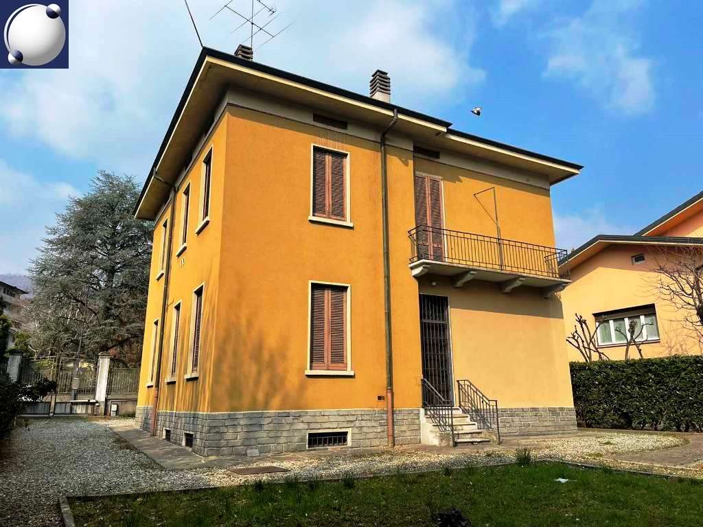 Villa in vendita a Erba (CO)