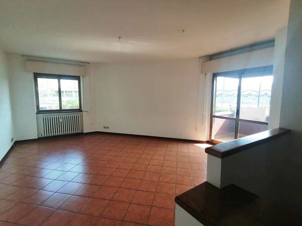 Appartamento in vendita a Erba (CO)