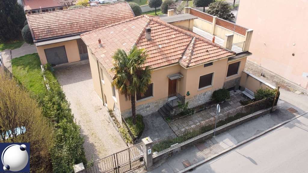 Erba Vendita Villa Bifamiliare