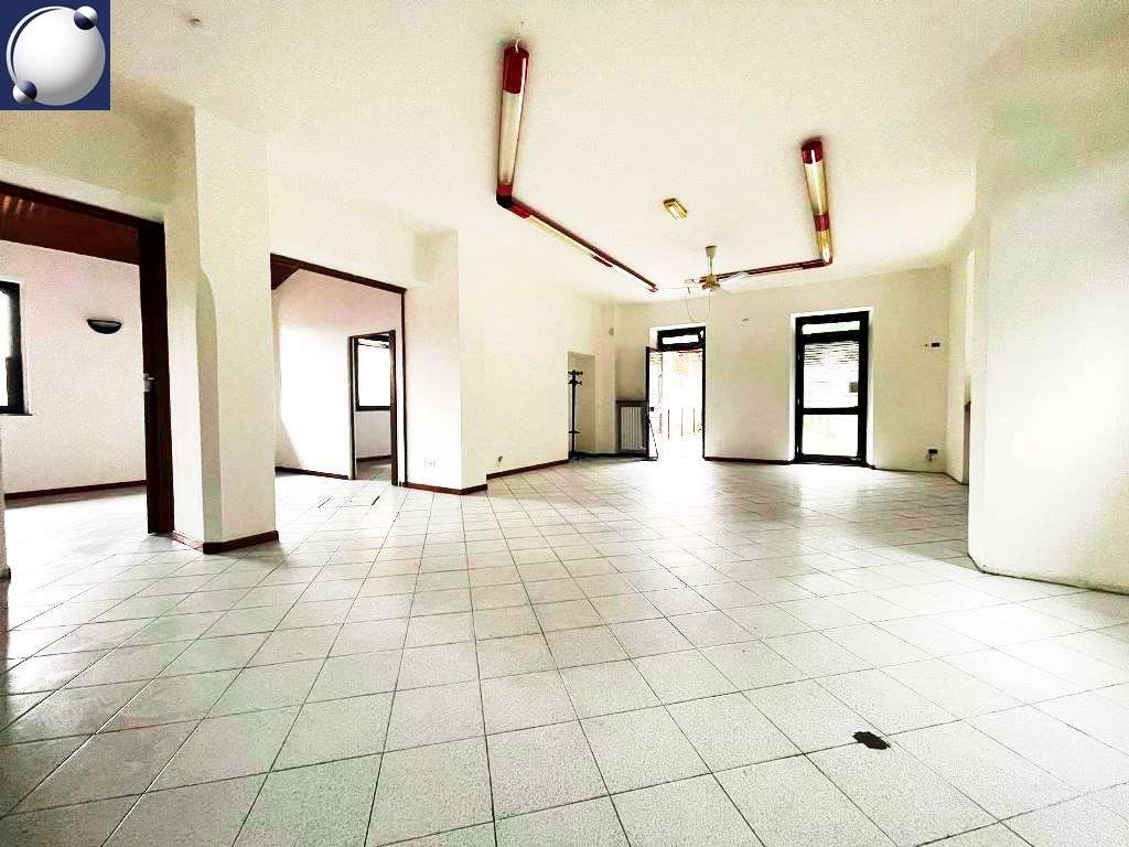 Eupilio Affitto Negozio