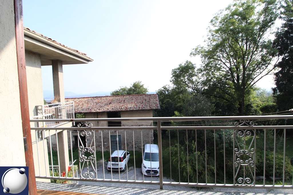 Appartamento in vendita a Crevenna, Erba (CO)