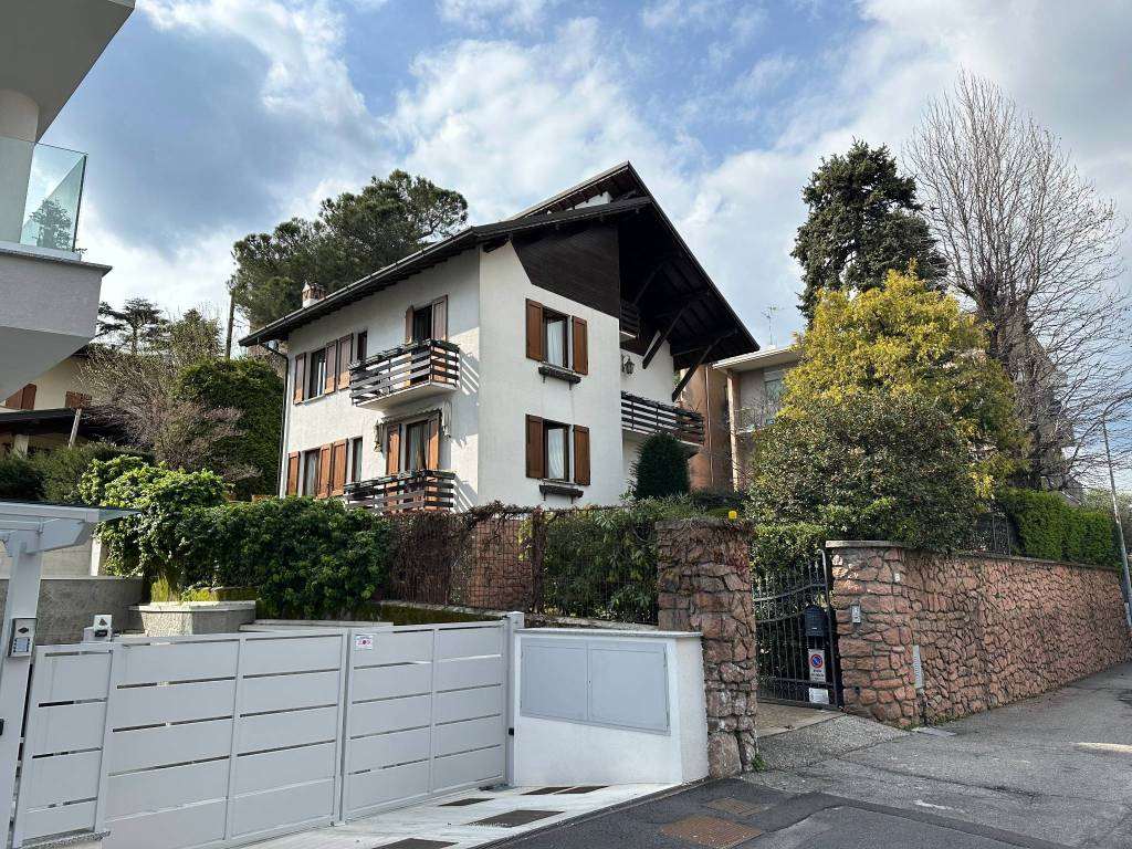 Villa unifamiliare in vendita in via Asiago 57, Cantù
