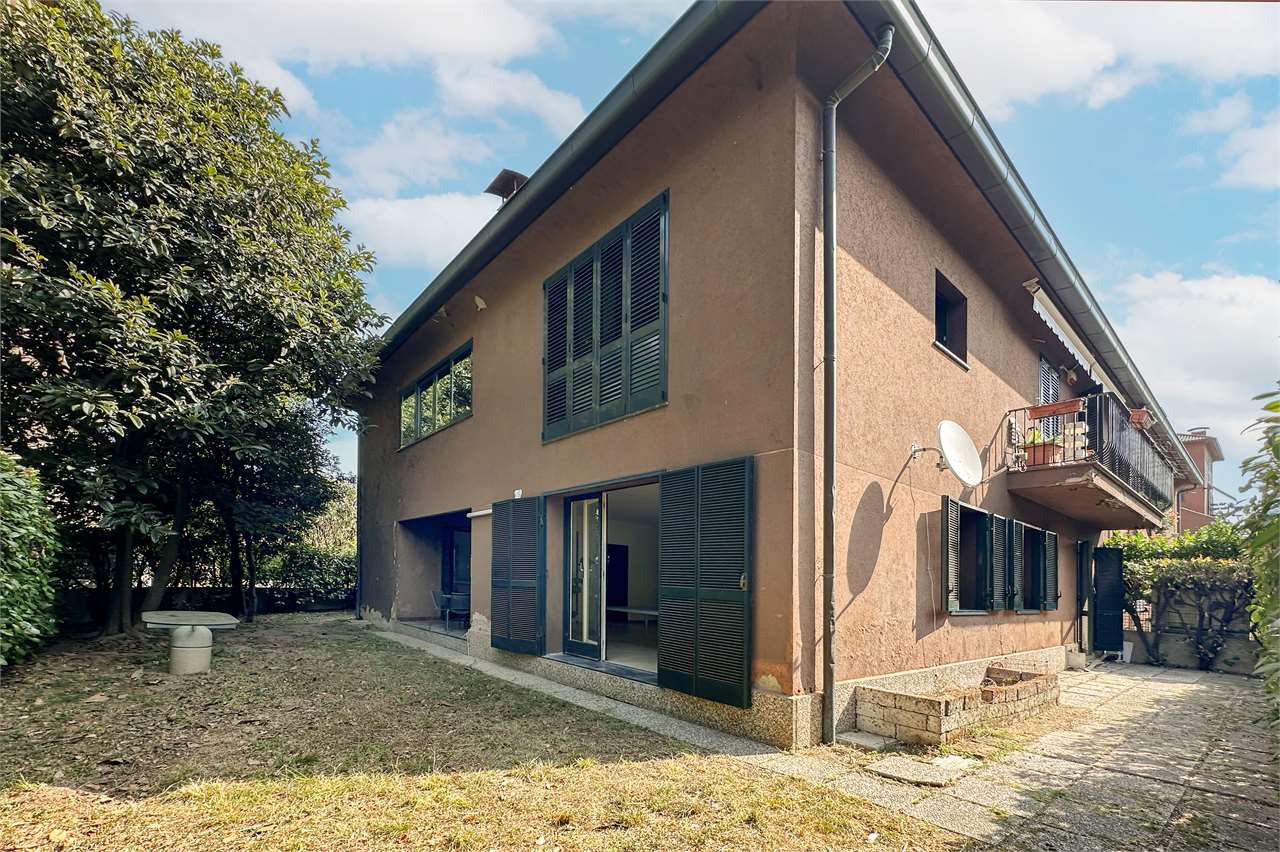 Appartamento 6 locali con giardino privato — Monza