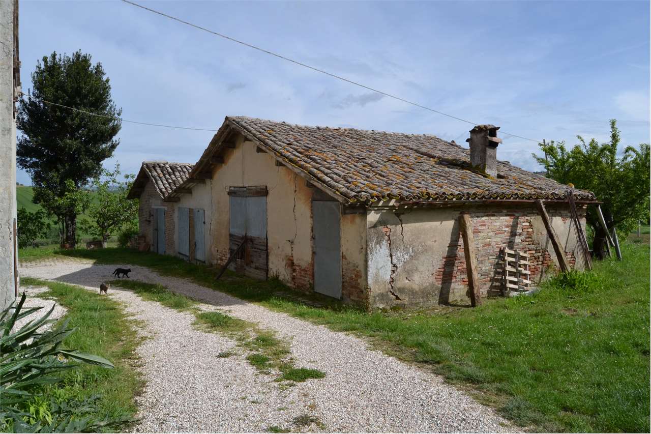 Rustico in vendita a Cartoceto (PU)