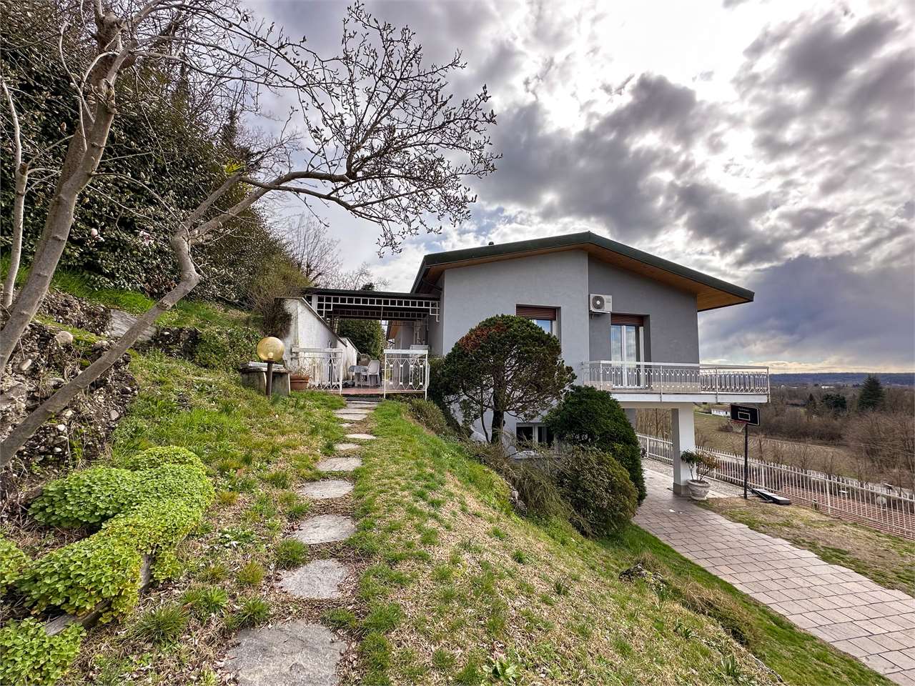 Villa unifamiliare in vendita in Via lavaggione , Sesto Calende
