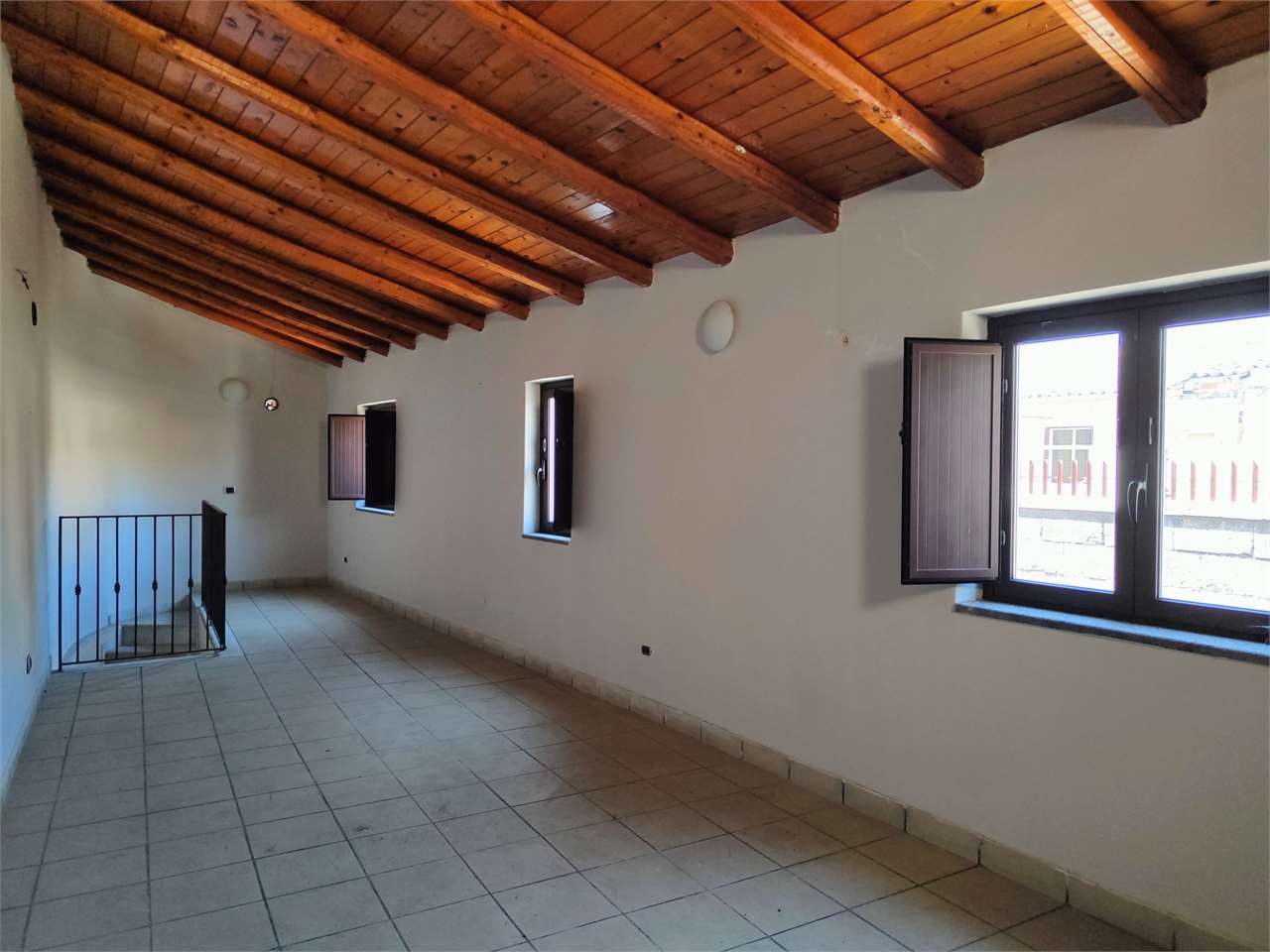 Negozio in affitto a Nicolosi (CT)